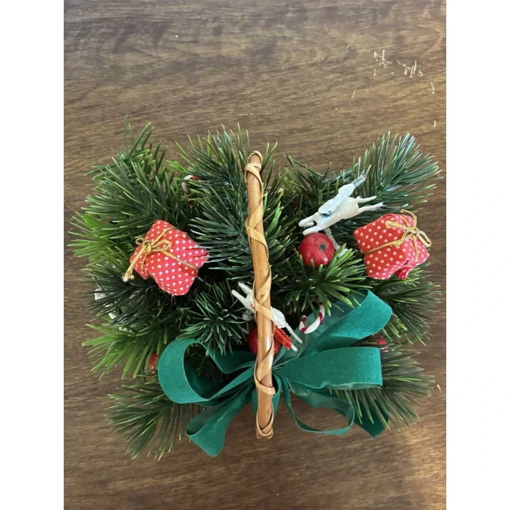Vintage Basket Small Christmas Plastic‎ Pine Needles Flocked Deer 80s Holiday